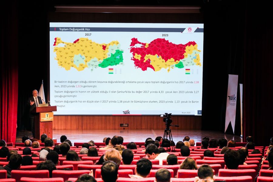 1.79 MİLYON YAŞLI TEK BAŞINA YAŞIYOR