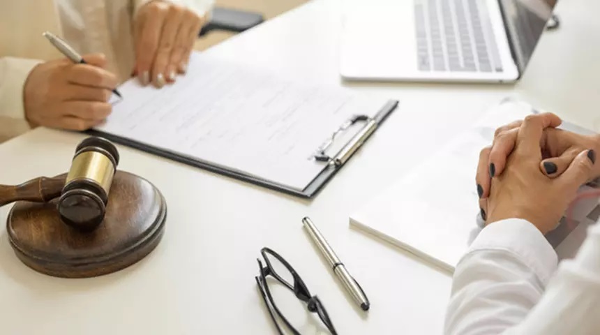 DÜNYADA ALACAK VADELERİ UZUYOR İFLASLAR ARTIYOR