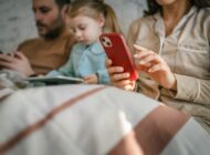 KONTROLSÜZ EKRAN KULLANIMI PSİKOLOJİMİZİ NASIL ETKİLİYOR?